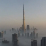 بالفيديو: الضباب يضفي زوايا جديدة على الإمارات