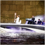 طرح قارب قاده بيكهام حاملا شعلة أولمبياد لندن للبيع