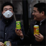مليونير صيني يبيع الهواء في قوارير