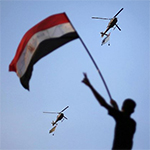 هليكوبترات الجيش ترفع علم مصر فوق القاهرة