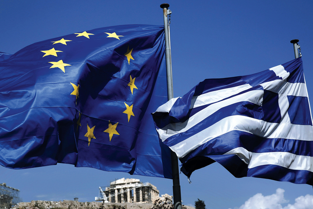 اليونان أمام منعرج تاريخي في استفتاء شعبي مصيري