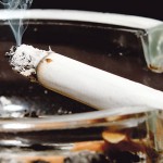 «خطوط ساخنة» وتفاعل رسمي وشعبي في الإمارات لمواجهة التدخين