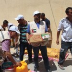 الهلال الأحمر الإمارتي يوزع آلاف الطرود الغذائية على سكان غزة