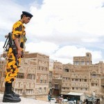 سكان صنعاء يتفاجأون بظهور الحوثيين بملابس الأمن في الشوارع