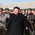 شاهد: زعيم كوريا الشمالية يستعرض مهارته في قيادة الطائرات