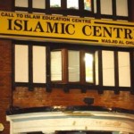 مساجد بريطانيا تفتح أبوابها للعامة لتهدئة التوتر