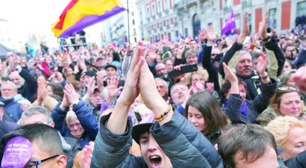 مظاهرات حاشدة في إسبانيا تدعو للتغيير ووقف التقشف