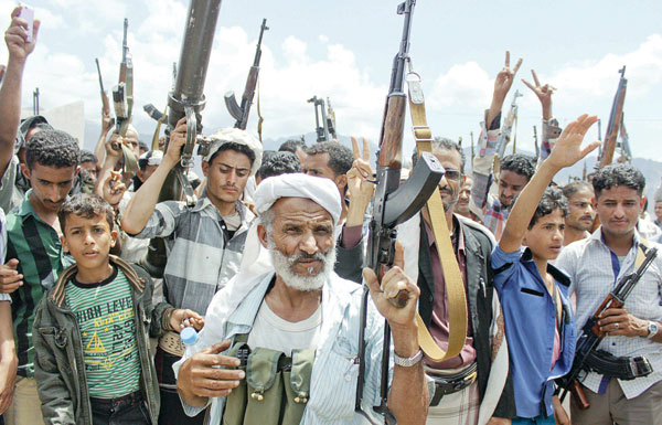 التحالف يدمي الحوثيين في صعدة والبر ويقطع طريق التهريب بحراً
