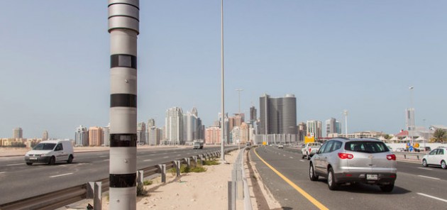 شرطة دبي تحسم الجدل حول آلية رصد مخالفة «المسافة الآمنة»