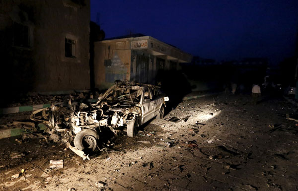 عشرات القتلى والجرحى في قصف للحوثيين وصالح لأحياء عدن