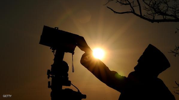 Muslims Study The Moon To Determine End Of Ramadan