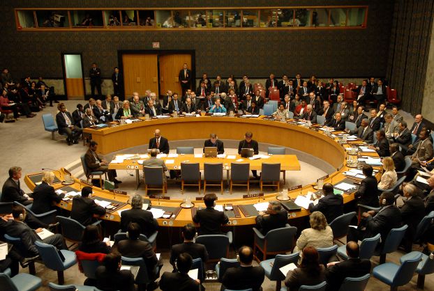 مجلس الأمن يدين مهاجمة المدنيين واستخدام البراميل المتفجرة في سورية