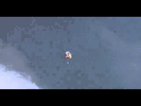 فيديو: كندي يقفز من طائرة في كرسي ربط فيه بالونات هيليوم