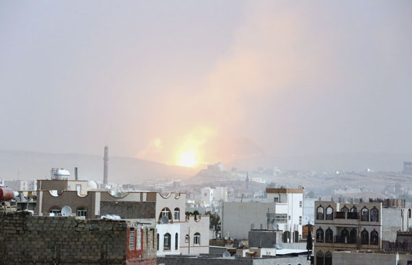 غارات التحالف تدمر مخازن أسلحة ومصنعاً للصواريخ في صنعاء وصعدة