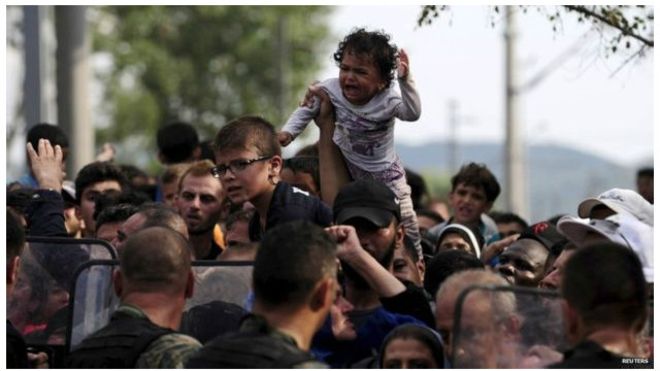 قوات الأمن في مقدونيا تتصدى لمحاولة عبور لاجئين من اليونان