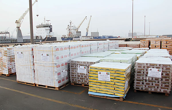 «خليفة الإنسانية» ترسل 4 آلاف طن من المواد الغذائية لإغاثة الشعب اليمني