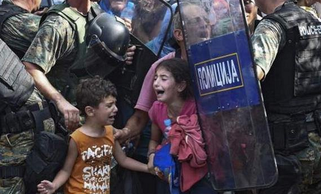 ميركل : العنف ضد اللاجئين «مشين»