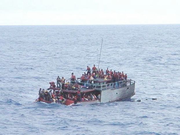 مصرع 13 شخصاً نتيجة غرق مركب للمهاجرين في ماليزيا