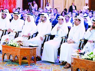 مكتوم بن محمد: الإمارات موقع عالمي للتجارة والاستثمار