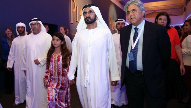 محمد بن راشد يزور معرض الفن العالمي “آرت دبي”