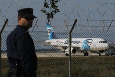 مصر للطيران: الإفراج عن جميع ركاب الطائرة المخطوفة عدا طاقم الطائرة و4 أجانب