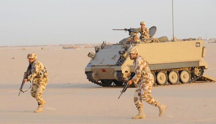 الجيش المصري يدمر سيارات على الحدود مع ليبيا