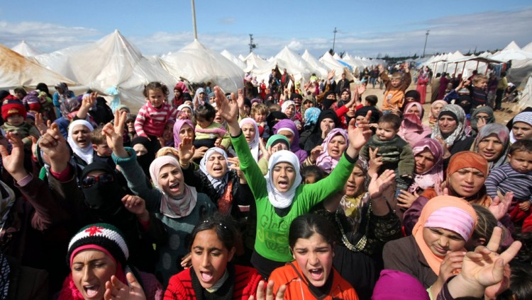 «العفو الدولية» تتهم تركيا بإعادة عشرات اللاجئين إلى سورية يومياً