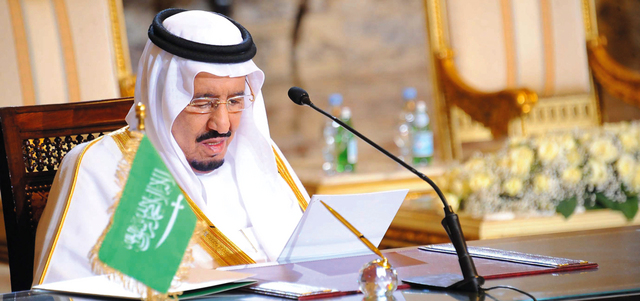 الملك سلمان يعلن تشييد جسر يربط بين السعودية ومصر
