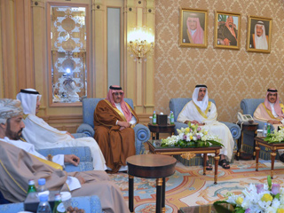 ولي العهد السعودي يدعو إلى مواجهة التهديدات المحيطة بأمن الخليج
