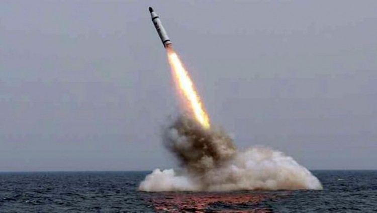 كوريا الشمالية أطلقت صاروخاً قبالة ساحلها الشرقي