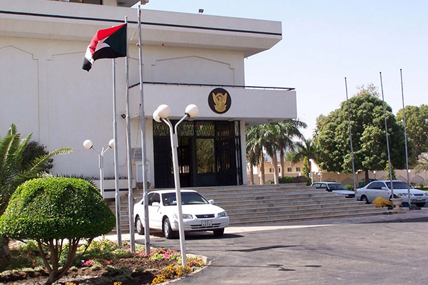 السودان يدعو مصر للتفاوض المباشر حول حلايب وشلاتين