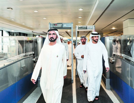محمد بن راشد يشيد بفريق عمل مؤسسة مطارات دبي
