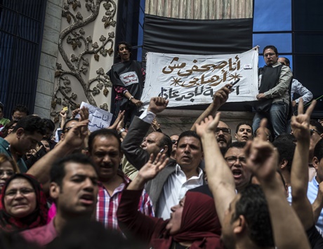 تصاعد الأزمة بين الصحفيين و«الداخلية» المصرية وتلويح بالإضراب