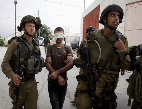 الاحتلال يعتقل 20 فلسطينياً في الضفة ويتوغل في غزة