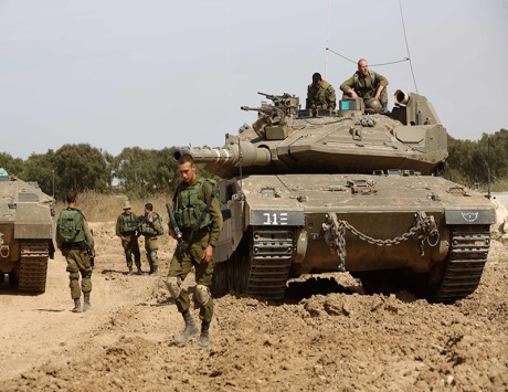 قصف متبادل على محيط غزة ونذر التصعيد تلوح في الأفق