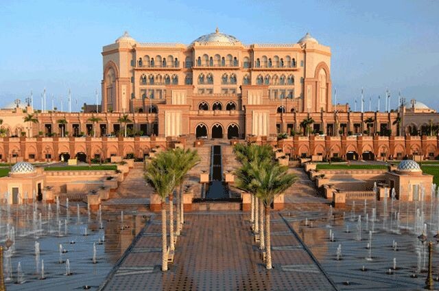 تحصيل 4% رسوم الإقامة في فنادق أبوظبي اعتبارا من 1 يونيو