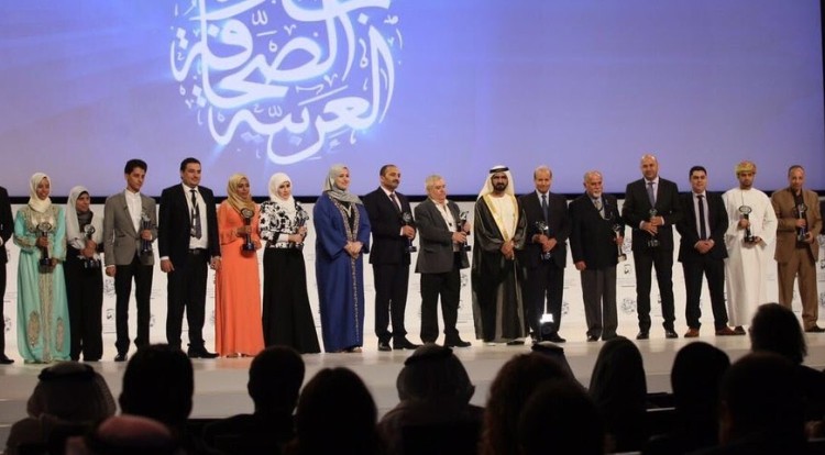 محمد بن راشد يكرم الفائزين بـ “جائزة الصحافة العربية