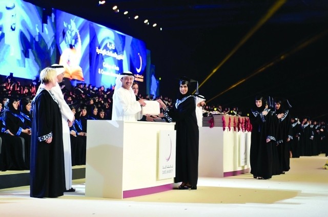 عبد الله بن زايد خلال حفل تخريج طلبة جامعة زايد : الإمارات تعودت على تحقيق الأحلام