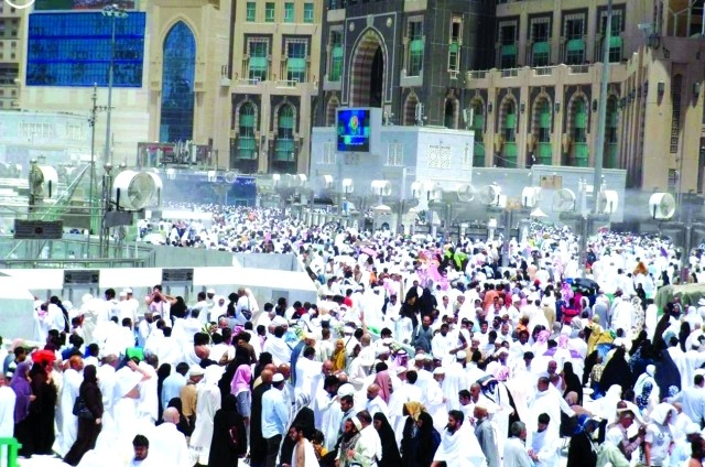 مليونا مصلٍ في الحرمين الشريفين في جمعة رمضان الثالثة