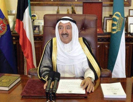أمير الكويت يدعو للتمسك بالوحدة الوطنية لمواجهة التحديات