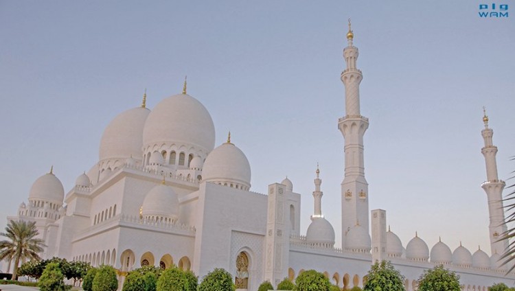 جامع الشيخ زايد الكبير يستقبل أكثر من 347 ألف صائم ومصل