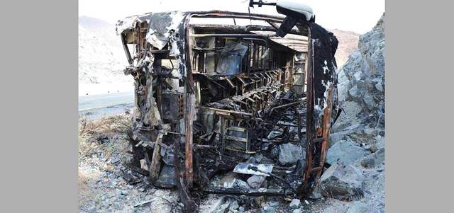 وفاة طفل وإصابة 23 شخصاً بتدهور حافلة في وادي الحلو