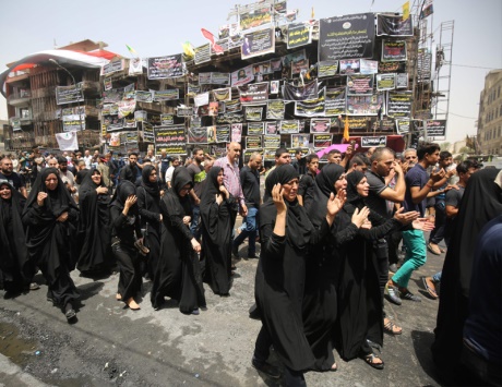 250 قتيلاً حصيلة «الكرادة» والأهالي يتظاهرون ضد الحكومة