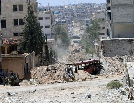 قوات النظام «تغلق» حلب و«تفتح» ممرات للخروج