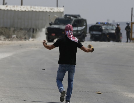 الاحتلال يعتقل 23 فلسطينياً في الضفة ويوقف ترميم قبة الصخرة