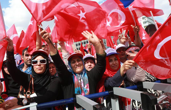 تركيا تعزل الآلاف من قوات الأمن بعد الانقلاب