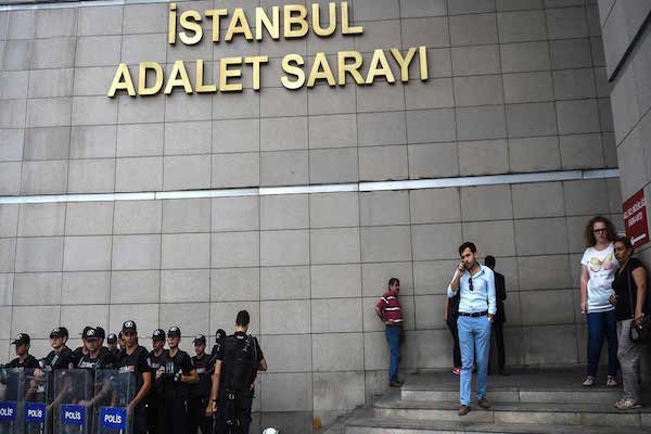 محكمة تركية تصدر مذكرة اعتقال بحق جولن