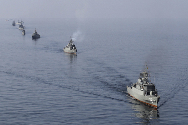 حادث «خطير» بين سفن إيرانية ومدمرة أميركية في مضيق هرمز