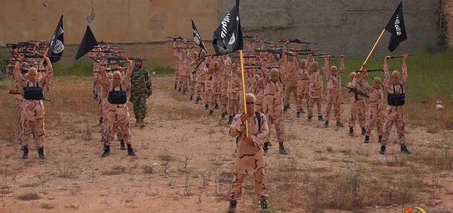 «أشبال الخلافة» إرهابيون صغار رهن إشارة «داعش»