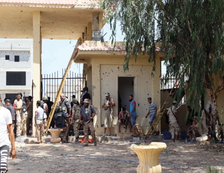 ليبيا: «داعش» يتبنى هجومين انتحاريين في سرت